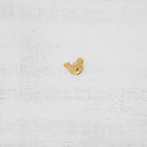 Halacska aranyszínű charm