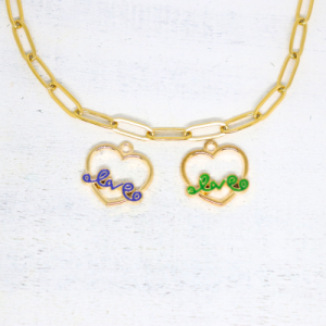 Love felirat szív keretben charm