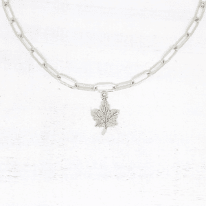 Levél ezüstszínű antikolt charmok