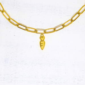 Répa aranyszínű antikolt charm