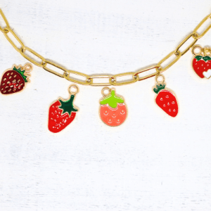 Szamóca zománcos charmok