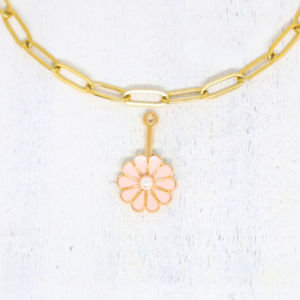 Virág zománcos charmok gyönggyel