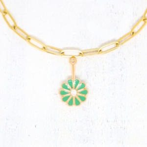 Virág zománcos charmok gyönggyel