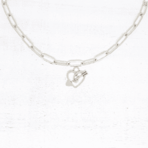 Szív nyíllal ezüstszínű antikolt charm