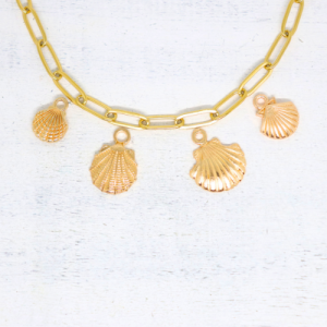 Kagyló aranyszínű charmok