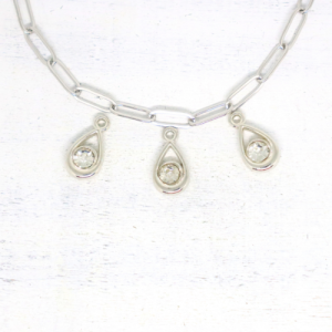 Vízcsepp strasszkővel ezüstszínű charm