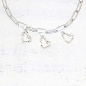 Szív ferde üreges ezüstszínű charm