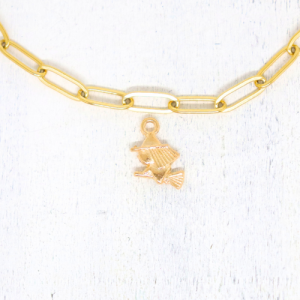 Boszorkány seprűnyélen aranyszínű charm