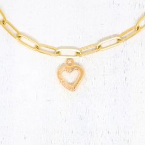 Szív alakú aranyszínű charmok