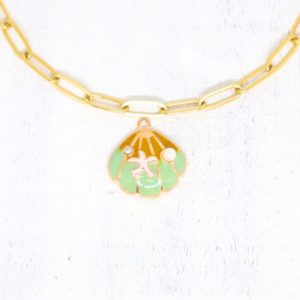 Kagyló gyönggyel és strasszal nagyméretű zománcos charmok