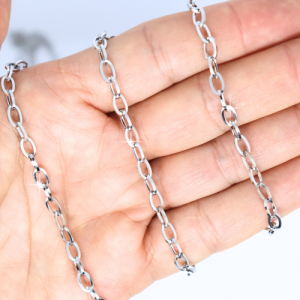 Nyaklánc lánc ezüstszínű - 4 mm x 7 mm lapos csavart szemekből álló pancer lánc