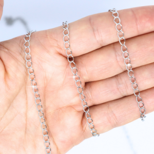 9 Nyaklánc lánc ezüstszínű - 4 mm x 5 mm lapos csavart szemekből álló pancer lánc