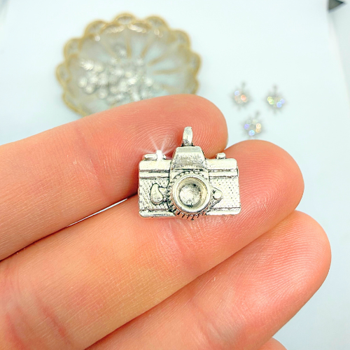Kamera ezüstszínű antikolt charm
