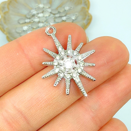 Csillag strasszokkal ezüstszínű antikolt charm