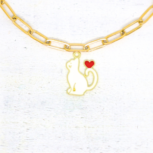 Cica farkán szivecskével charm