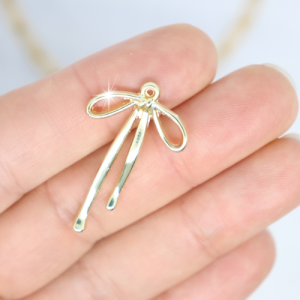 Masni hosszú aranyszínű charm