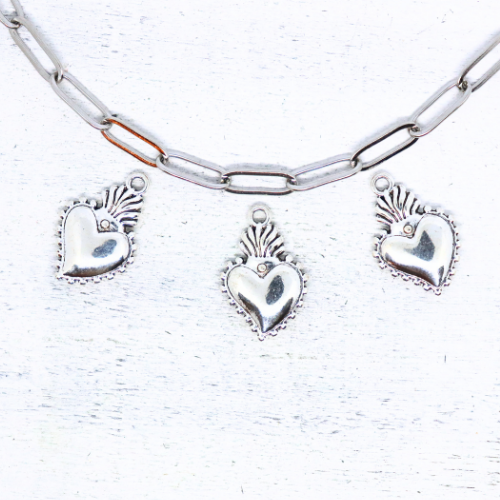 Szív "Jézus szíve" ezüstszínű antikolt charm 8 Szív “Jézus szíve” ezüstszínű antikolt charm