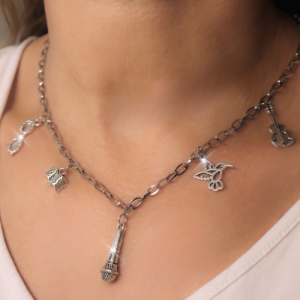 Taylor Swift inspirálta ezüstszínű charm nyaklánc mikrofonnal és szövegkönyvvel