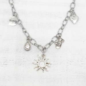 Ezüstszínű charm nyaklánc ünnepi charmokkal