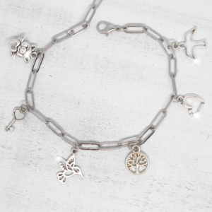 Ezüstszínű charm karkötő kolibrivel