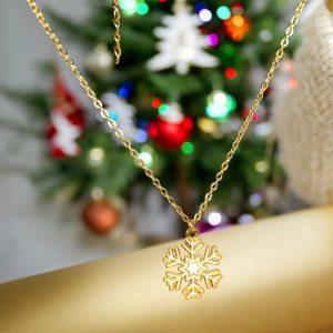 Karácsonyi nyaklánc hópihe charmmal - Charmshop Budapest