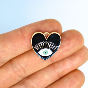 Evil Eye szív alakú aranyszínű zománcos nagy charmok fekete