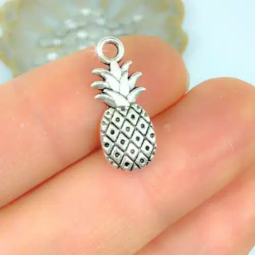 Ananász ezüstszínű antikolt charm