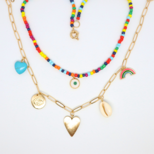 Boho nyaklánc 2 láncos gyöngyös aranyszínű charm ékszerekkel