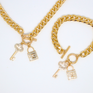 Nyaklánc karkötővel összeállítás - lakat és kulcs strasszokkal aranyszínű