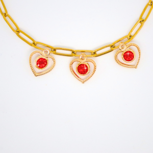 Szív színes strasszokkal aranyszínű charmok