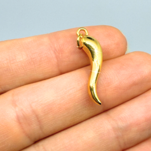 Paprika chili aranyszínű charm