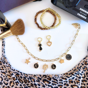 Monogramos charm nyaklánc buliba