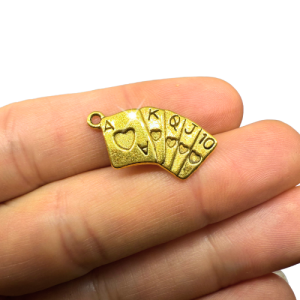 Römi kártya aranyszínű antikolt charm