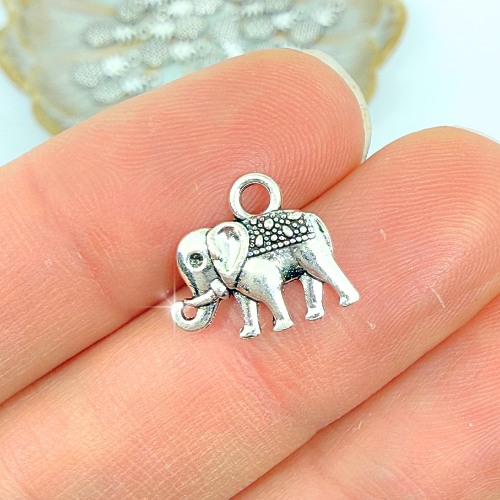 Elefánt ezüstszínű antikolt charm