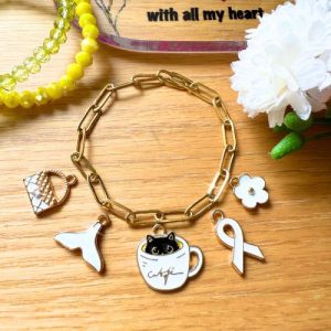 Anyák napi aranyszínű charm karkötő - aranyszínű charmokkal - cicás