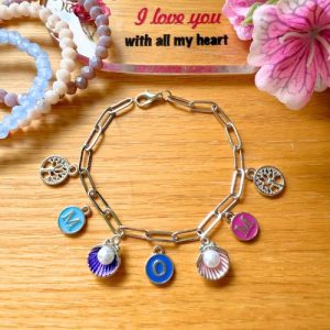 Anyák napi ezüstszínű charm karkötő - lila-rózsaszín-kék charmokkal