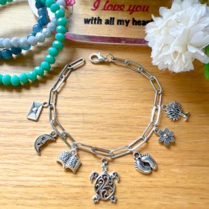 Anyák napi ezüstszínű charm karkötő - ezüstszínű charmokkal - teknős