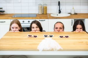 Lánybúcsú: kreatív charm karkötőkészítő workshop Budapesten