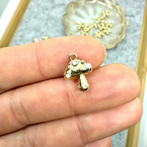 Gomba strasszkövekkel aranyszínű charm - 14k aranyozott