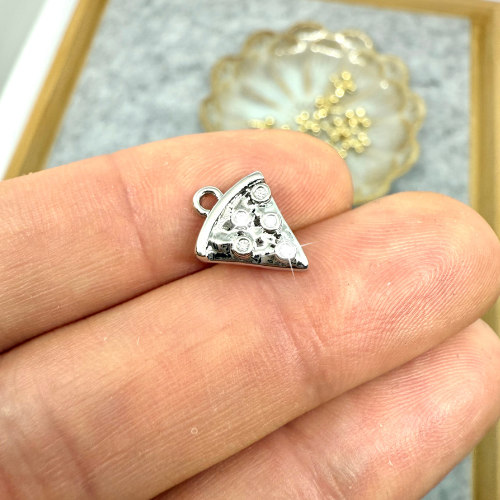 Bőrönd ezüstszínű charm cirkónia kövekkel 11 6