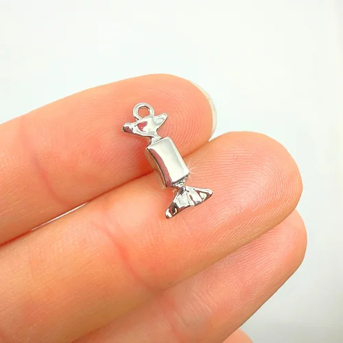 Cukorka charm - ezüstös