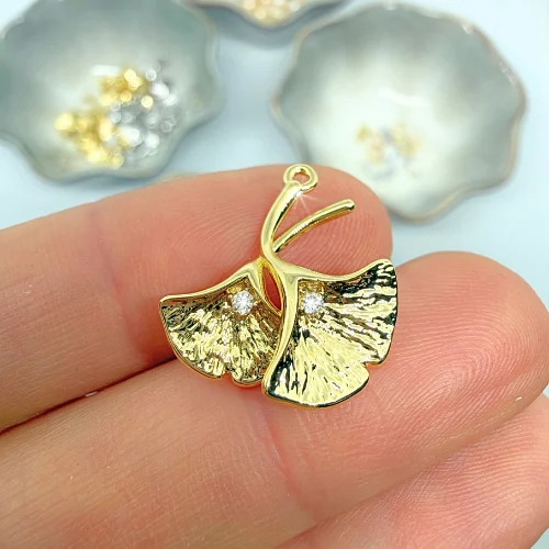 Ginkgo biloba strasszokkal aranyszínű charm